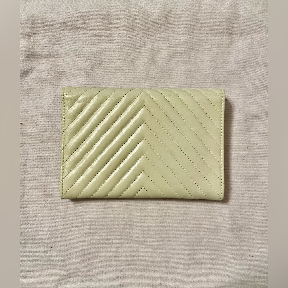 CHANEL V Clutch / Wallet on Chain - Picture 5 of 14